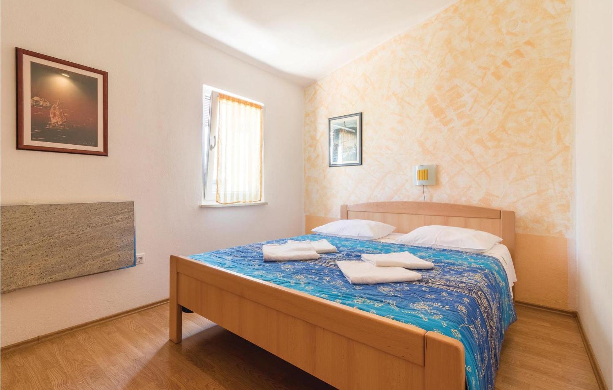 2 Bedroom Amazing Home In Пула Екстериор снимка